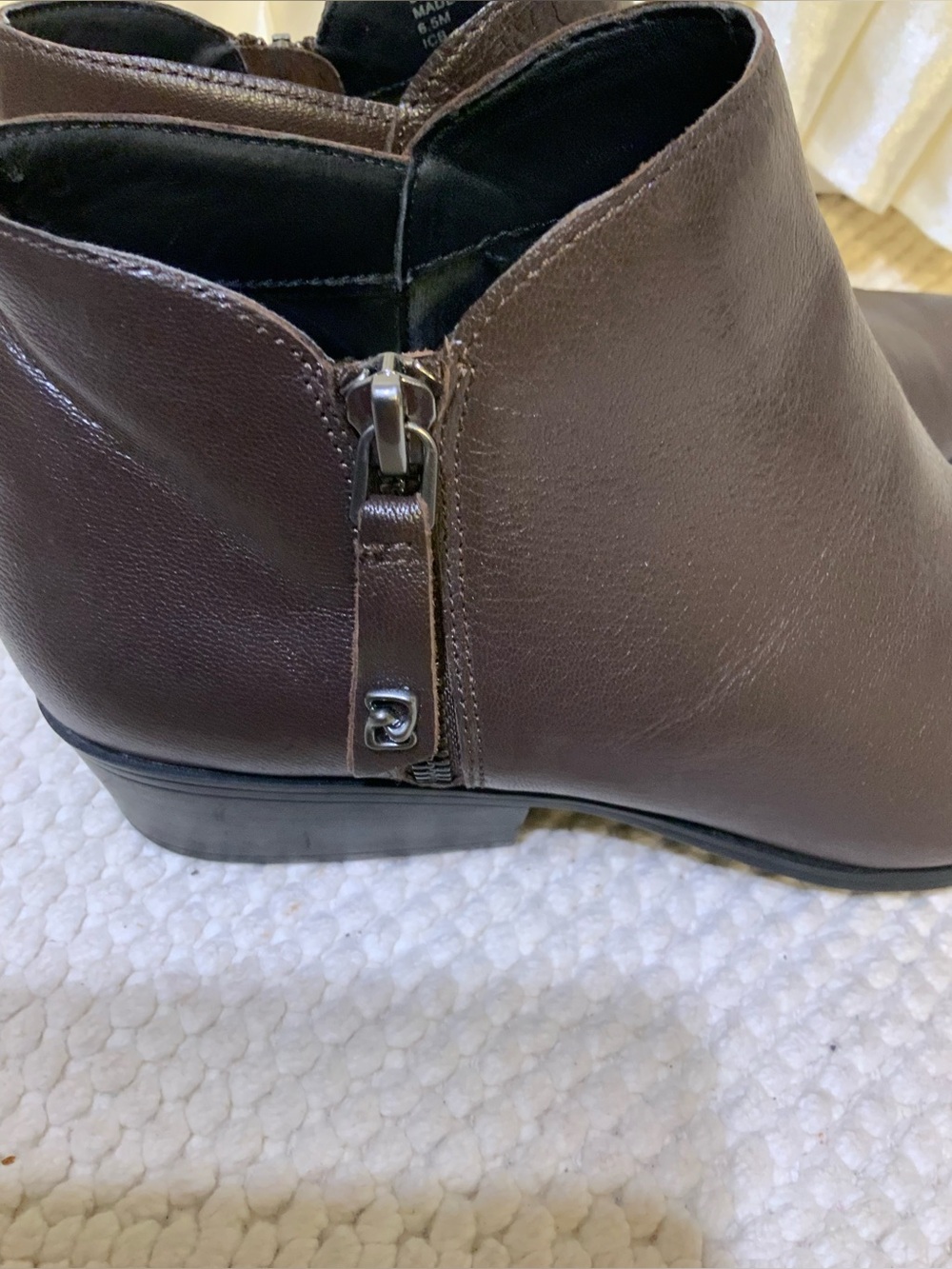 AEROSOLES - Picture 9 of 9